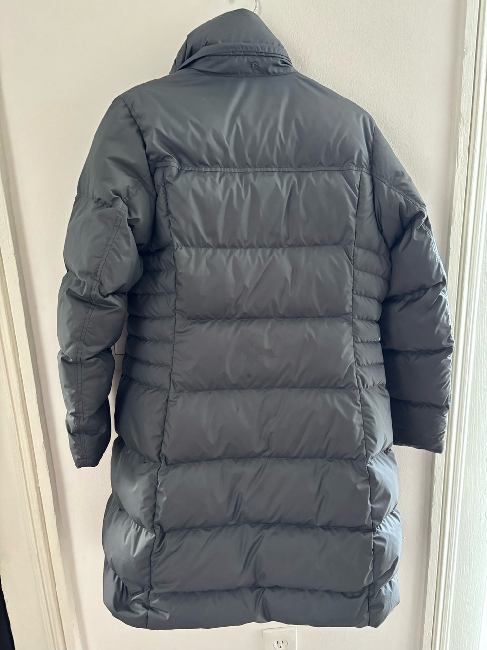 Patagonia Women's Long Puffer Coat in Charcoal - Picture 5 of 6